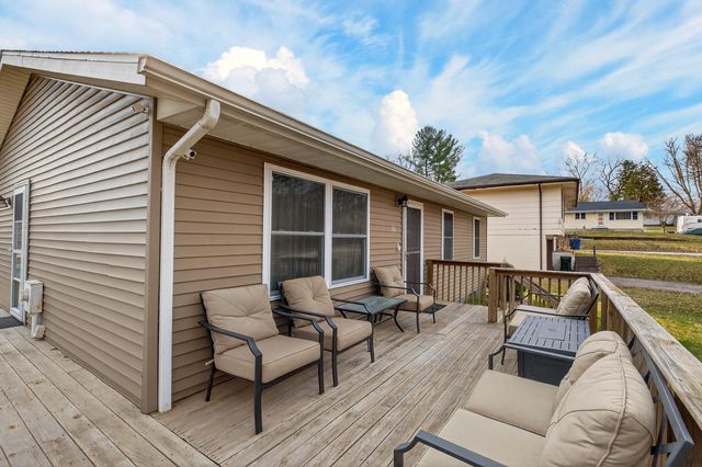 137 Vera Drive, Waterloo, IA 50701