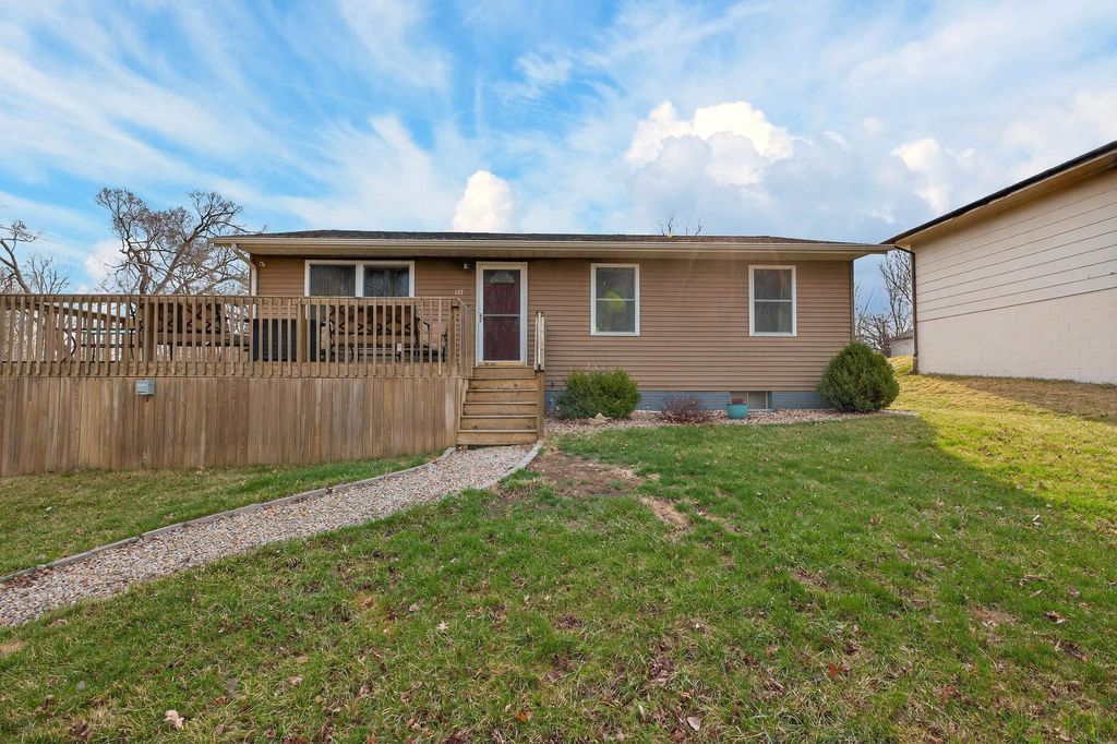 137 Vera Drive, Waterloo, IA 50701