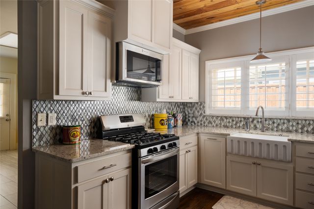 406 E Main Street, Whitesboro, TX 76273