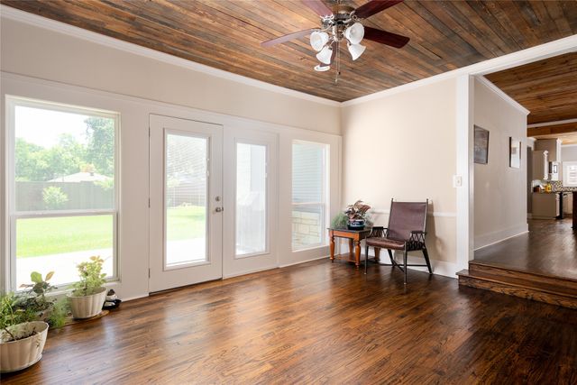 406 E Main Street, Whitesboro, TX 76273