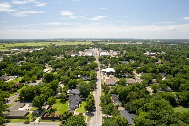406 E Main Street, Whitesboro, TX 76273