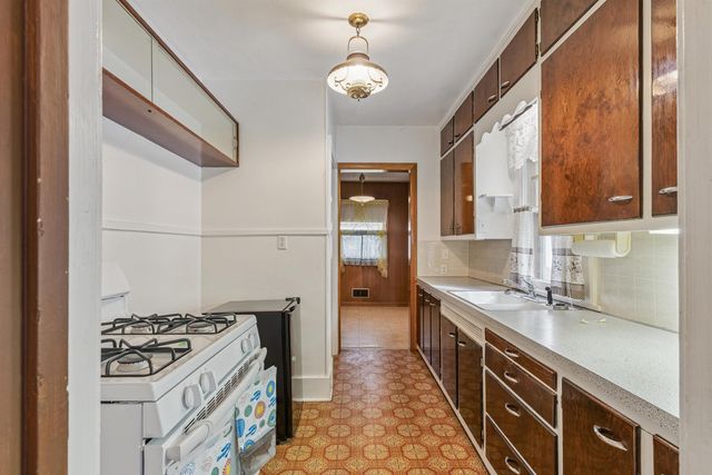 1017 Forest Avenue, Waterloo, IA 50702