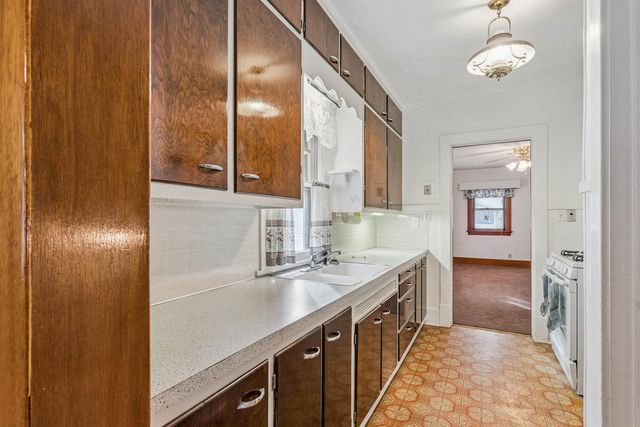 1017 Forest Avenue, Waterloo, IA 50702