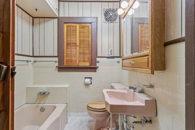 1017 Forest Avenue, Waterloo, IA 50702