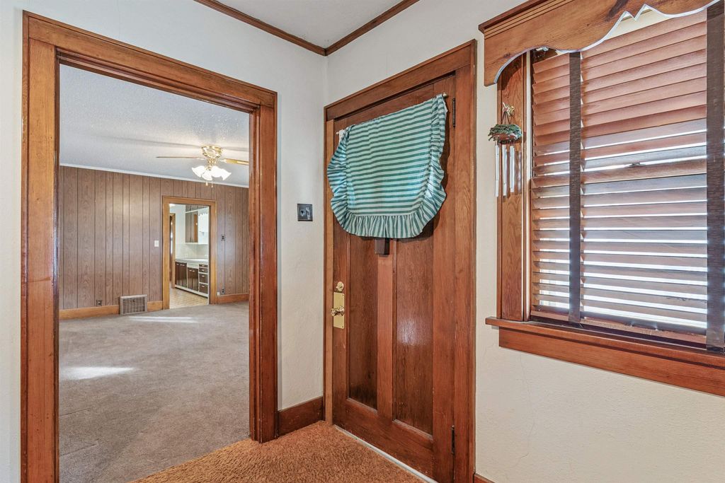 1017 Forest Avenue, Waterloo, IA 50702