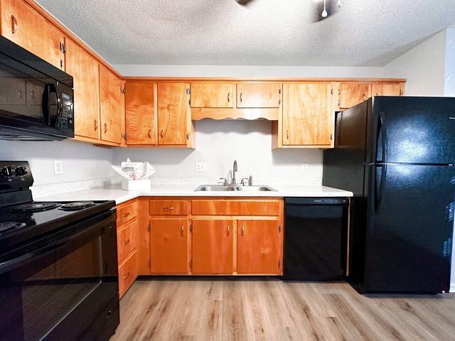 470 Martha Ln Apt B, Clarksville, TN 37043