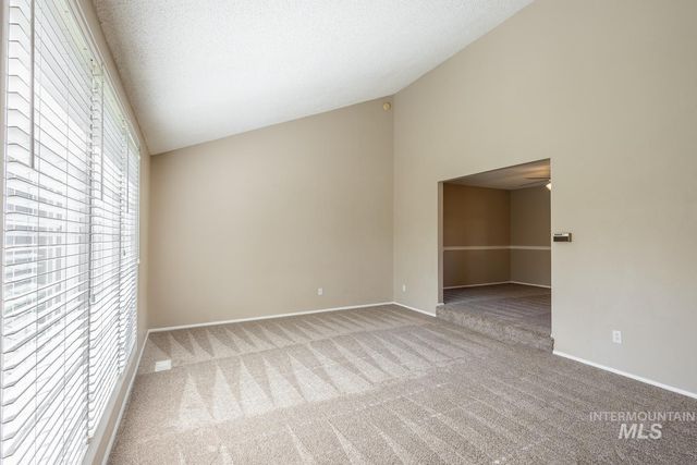 5267 N Marcliffe Ave, Boise, ID 83704