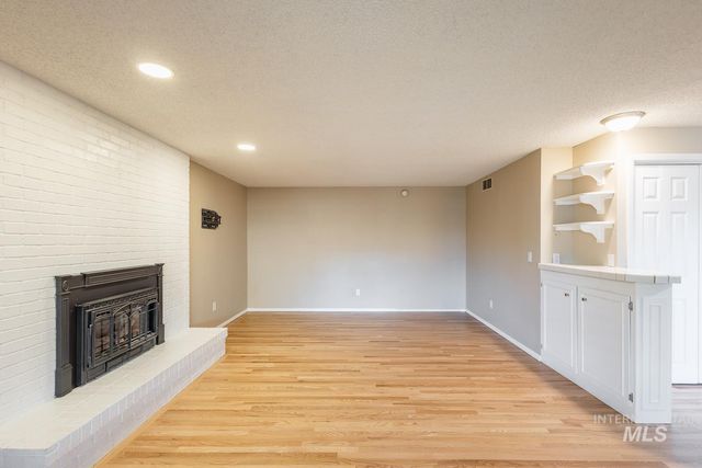 5267 N Marcliffe Ave, Boise, ID 83704