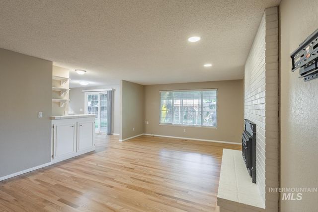 5267 N Marcliffe Ave, Boise, ID 83704