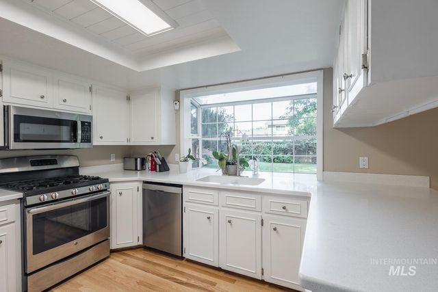 5267 N Marcliffe Ave, Boise, ID 83704