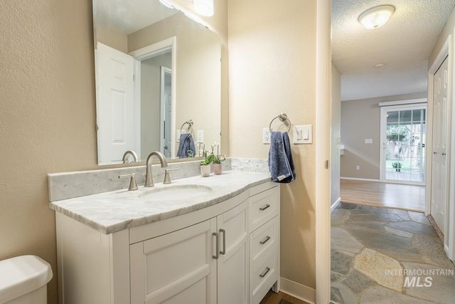 5267 N Marcliffe Ave, Boise, ID 83704