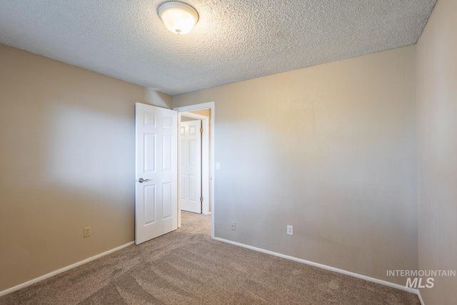 5267 N Marcliffe Ave, Boise, ID 83704