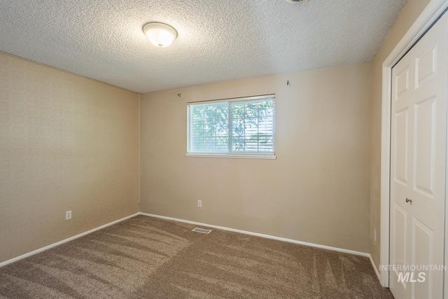 5267 N Marcliffe Ave, Boise, ID 83704