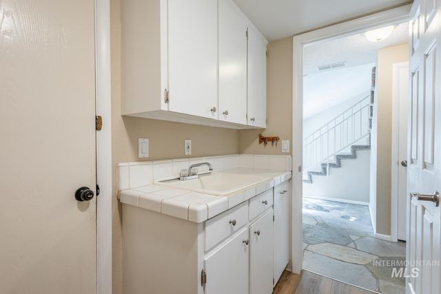5267 N Marcliffe Ave, Boise, ID 83704