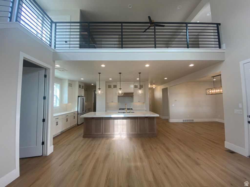 Image 4 of property listing at 7148 W LAKE AVE, South Jordan, UT 84009