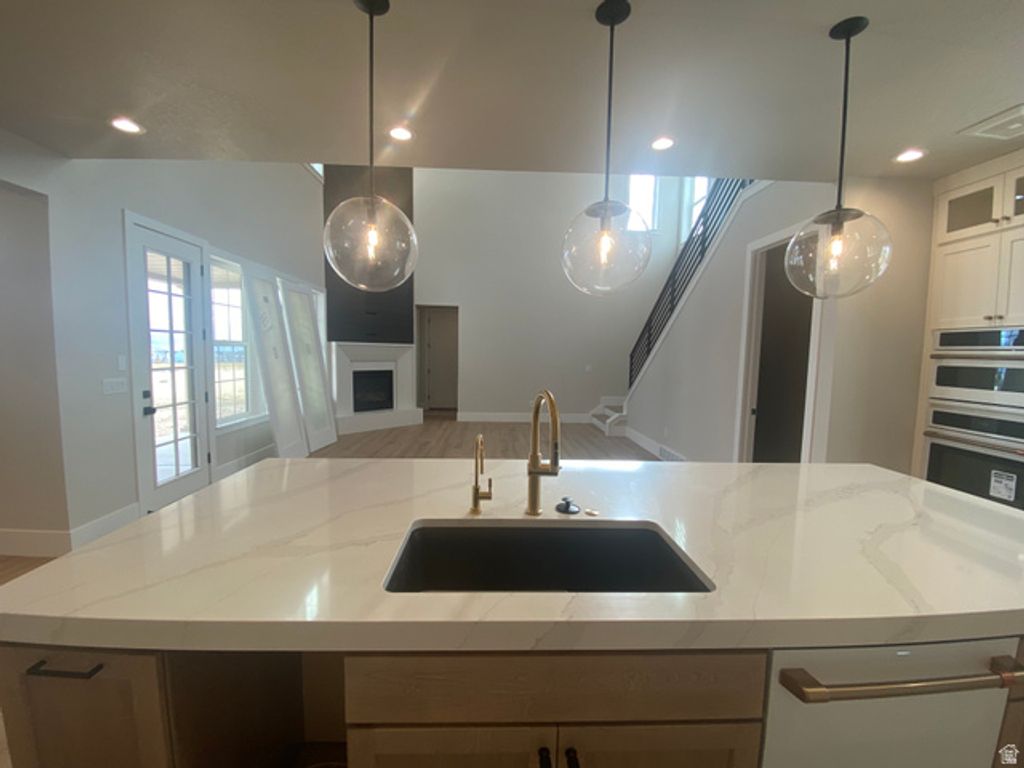 Image 5 of property listing at 7148 W LAKE AVE, South Jordan, UT 84009