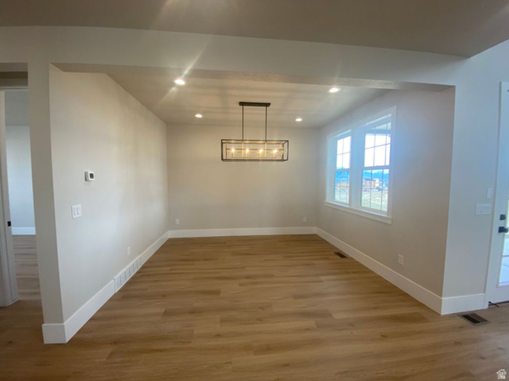 Image 6 of property listing at 7148 W LAKE AVE, South Jordan, UT 84009