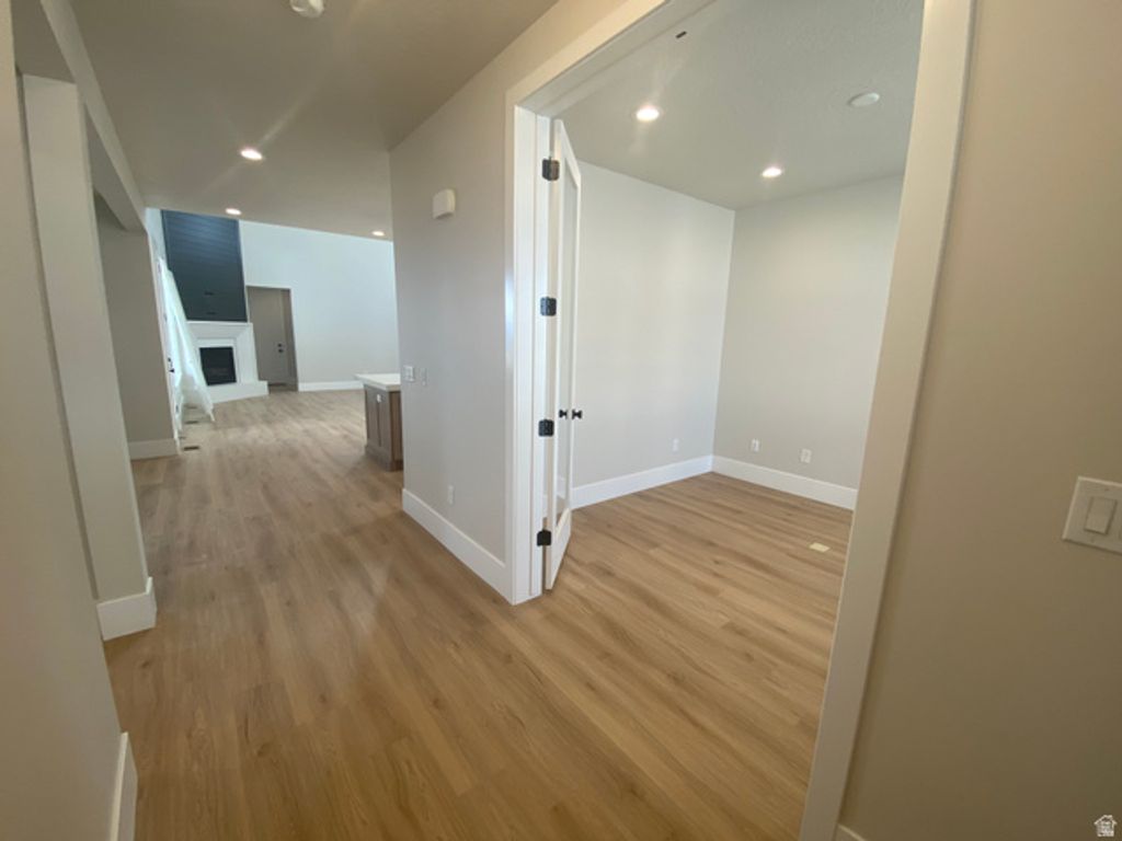 Image 7 of property listing at 7148 W LAKE AVE, South Jordan, UT 84009