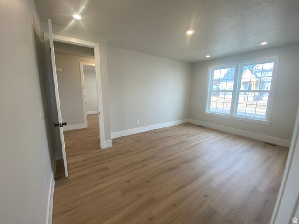 Image 8 of property listing at 7148 W LAKE AVE, South Jordan, UT 84009