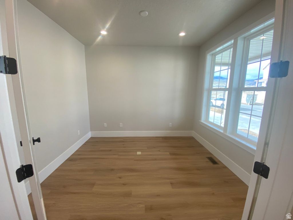 Image 9 of property listing at 7148 W LAKE AVE, South Jordan, UT 84009