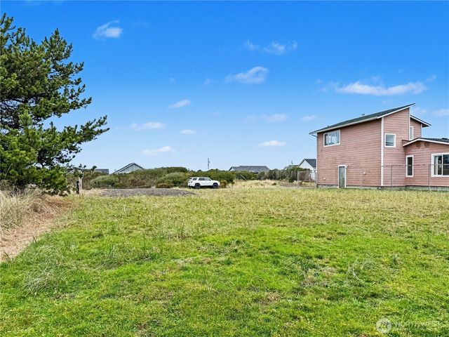 1275 Channel Avenue SW, Ocean Shores, WA 98569