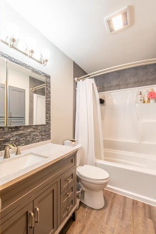 W275S8960 Hidden Lakes DRIVE, Mukwonago, WI 53149