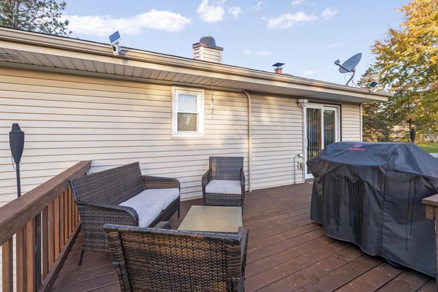 W275S8960 Hidden Lakes DRIVE, Mukwonago, WI 53149