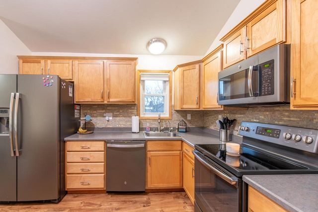 W275S8960 Hidden Lakes DRIVE, Mukwonago, WI 53149
