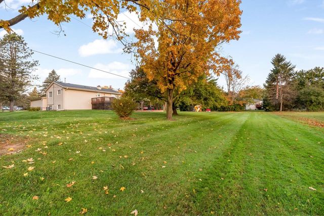 W275S8960 Hidden Lakes DRIVE, Mukwonago, WI 53149