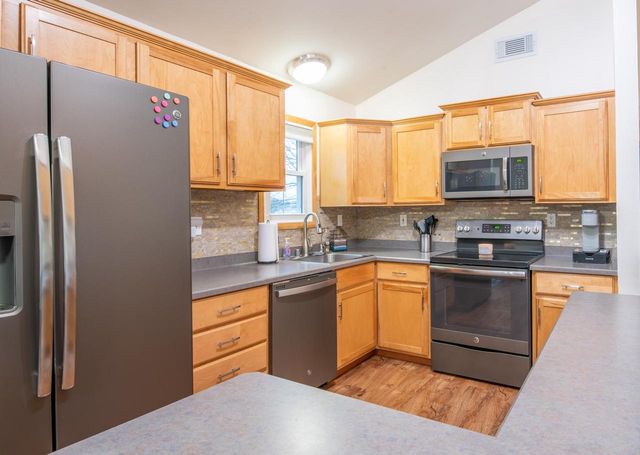 W275S8960 Hidden Lakes DRIVE, Mukwonago, WI 53149