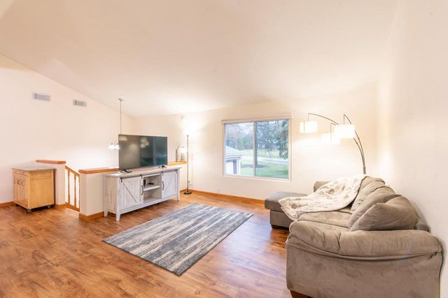 W275S8960 Hidden Lakes DRIVE, Mukwonago, WI 53149