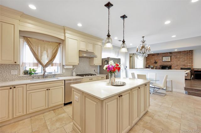 708 Park Lane, Cedarhurst, NY 11516