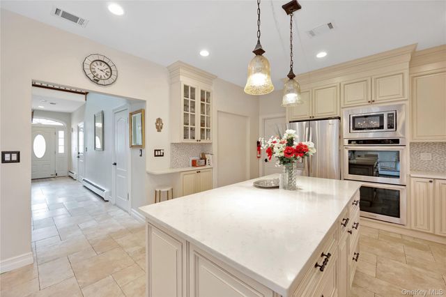 708 Park Lane, Cedarhurst, NY 11516