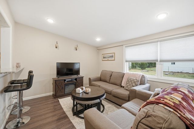 676 Chapin St, Ludlow, MA 01056