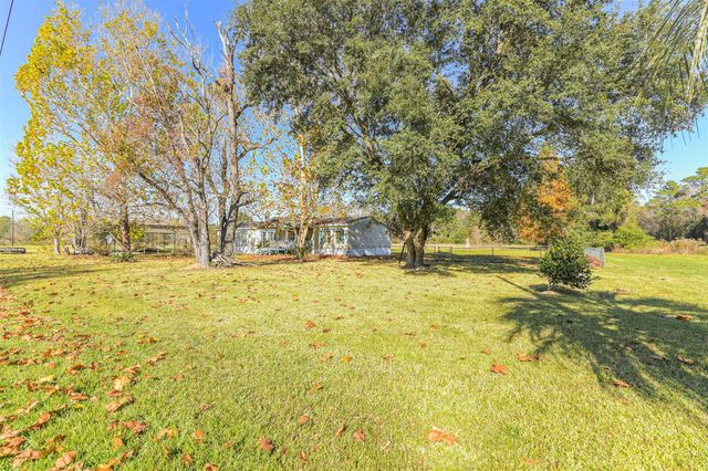 18 County Road 2236, Cleveland, TX 77327