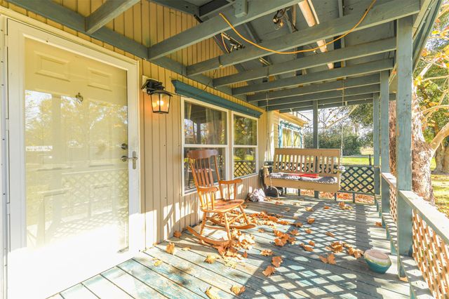 18 County Road 2236, Cleveland, TX 77327