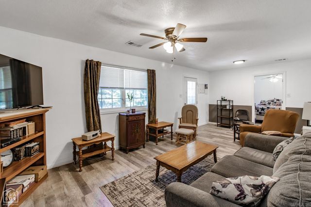215 Woody Lane, Jonesboro, AR 72401
