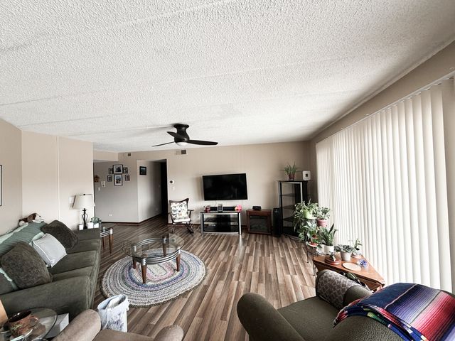 1660 E Thacker Street 1D, Des Plaines, IL 60016