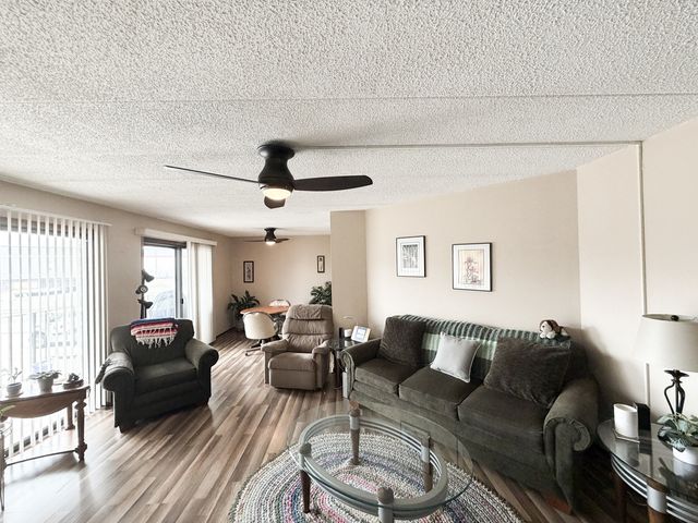 1660 E Thacker Street 1D, Des Plaines, IL 60016