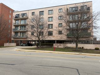 1660 E Thacker Street 1D, Des Plaines, IL 60016