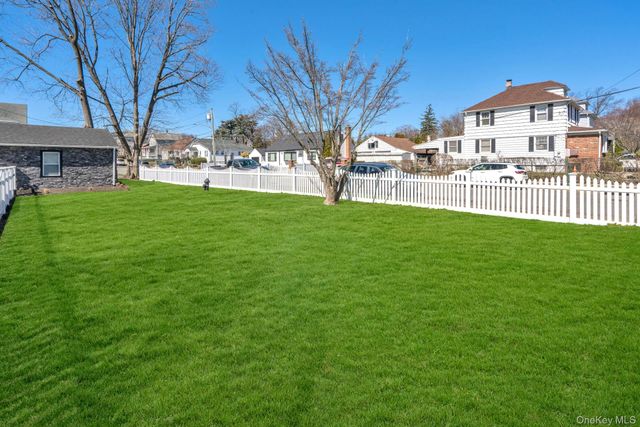 25 Miller Street, Glen Cove, NY 11542