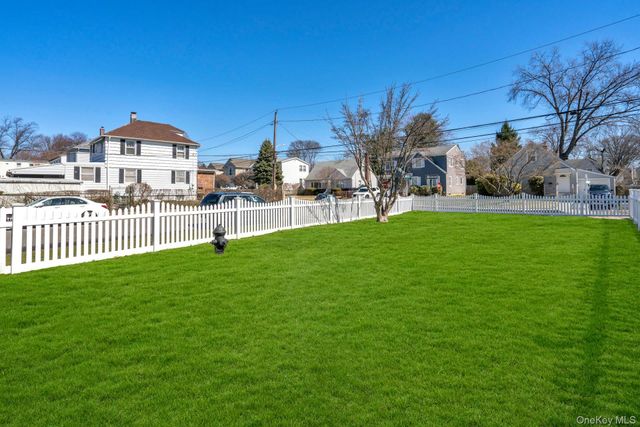 25 Miller Street, Glen Cove, NY 11542