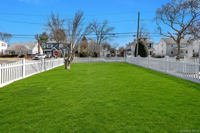 25 Miller Street, Glen Cove, NY 11542