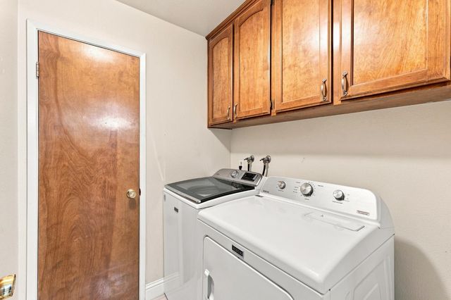 9673 N Sharon Avenue, Fresno, CA 93720