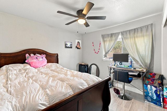 9673 N Sharon Avenue, Fresno, CA 93720