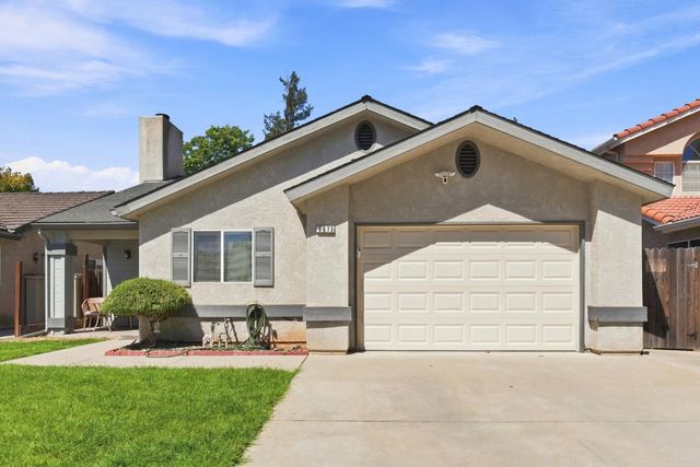 9673 N Sharon Avenue, Fresno, CA 93720