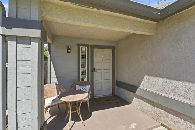 9673 N Sharon Avenue, Fresno, CA 93720