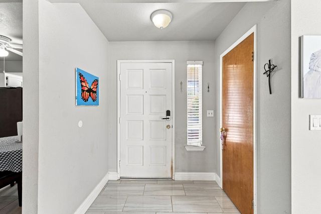 9673 N Sharon Avenue, Fresno, CA 93720