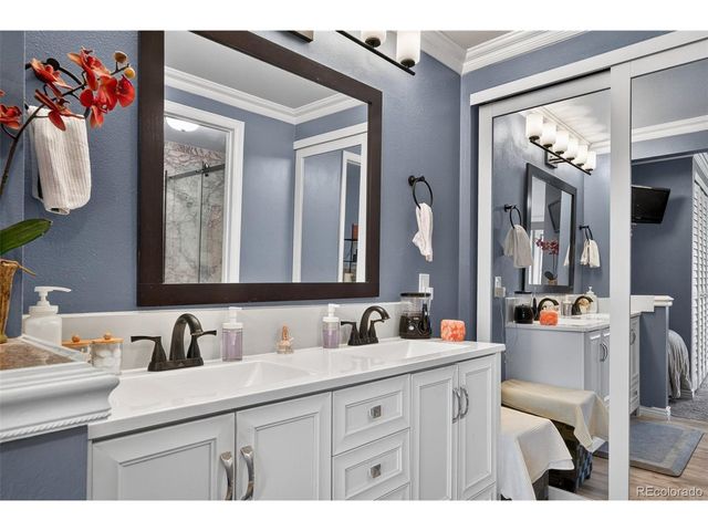 8135 E Phillips Cir, Centennial, CO 80112