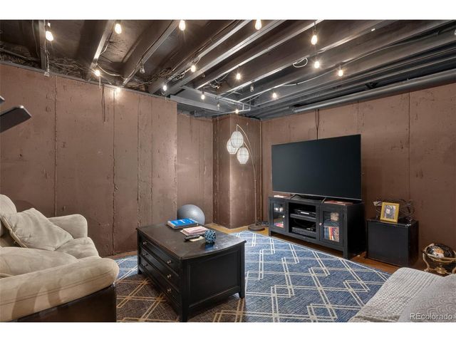 8135 E Phillips Cir, Centennial, CO 80112